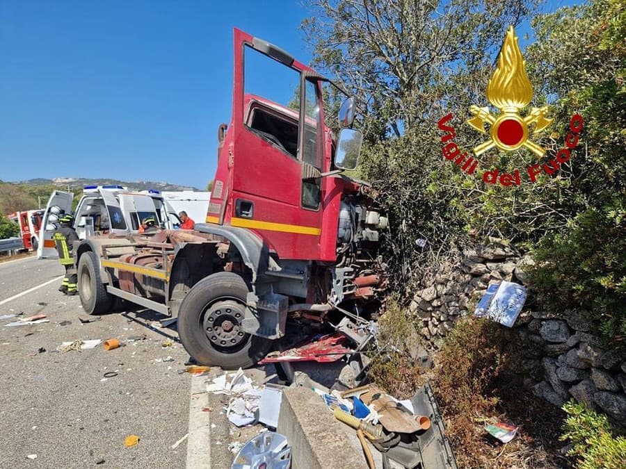 FOTO Zrážka karavanu s ťahačom v dovolenkovej destinácii Vo vozidle mali sedieť Slováci