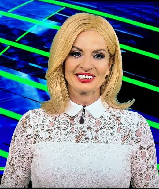 Blondínka na obraze neskrývala smútok.