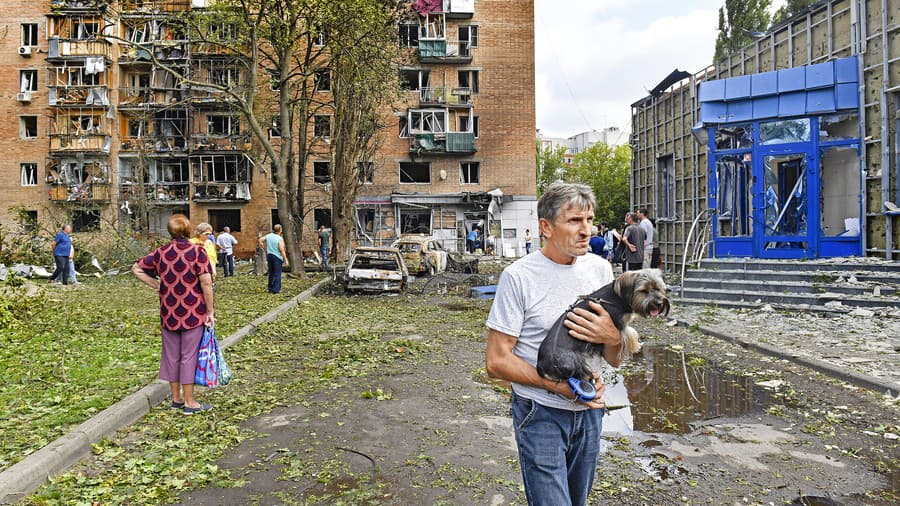 Po ostreľovaní ukrajinskou stranou zostali niektoré obytné budovy neobývateľné.
