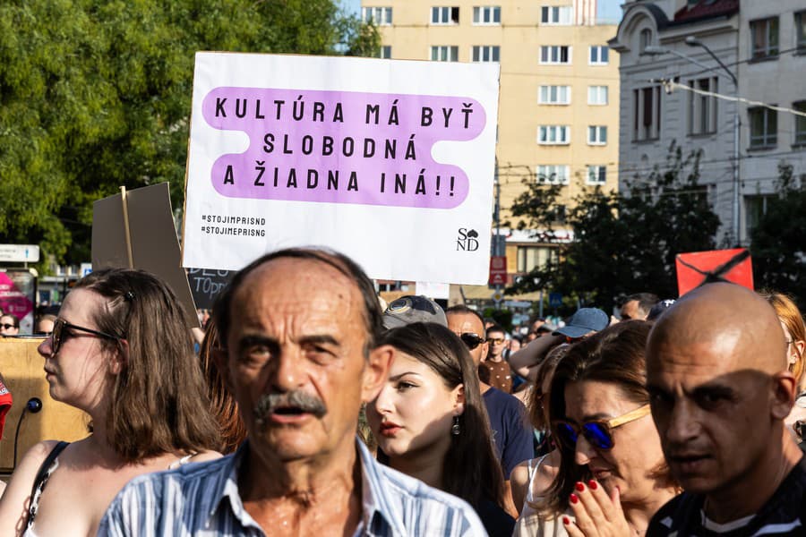 Protestovať do Bratislavy prišli