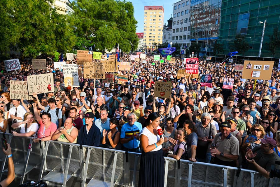 Protestné zhromaždenie za otvorenú