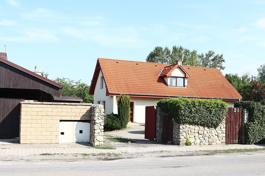 Herec skonal vo svojom dome v Chorvátskom Grobe. 