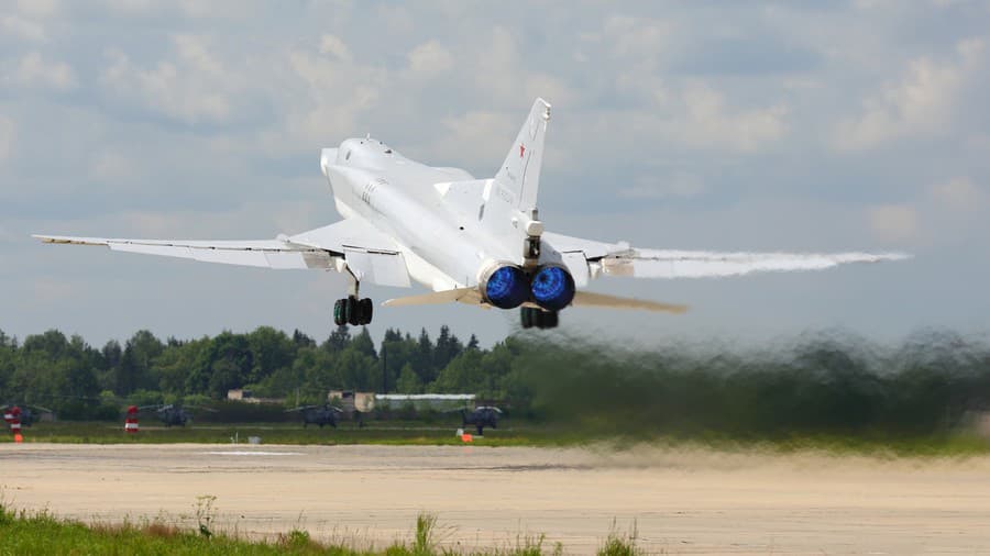 Strategický bombardér Tupolev Tu-22M3