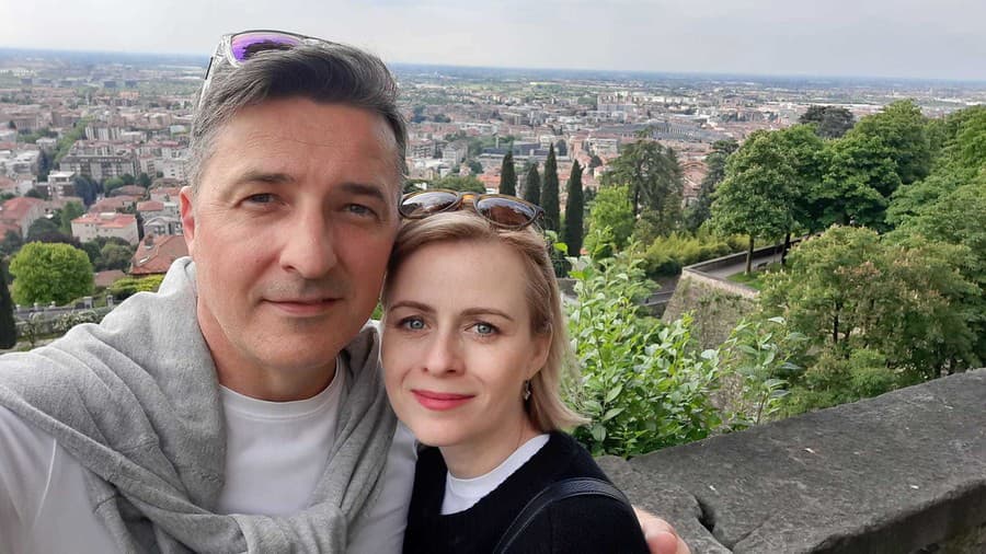 S priateľkou Kristínou chystajú svadbu. 