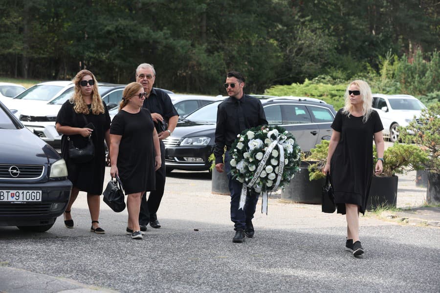 Posledná rozlúčka s Ľubomírom Paulovičom († 71). 