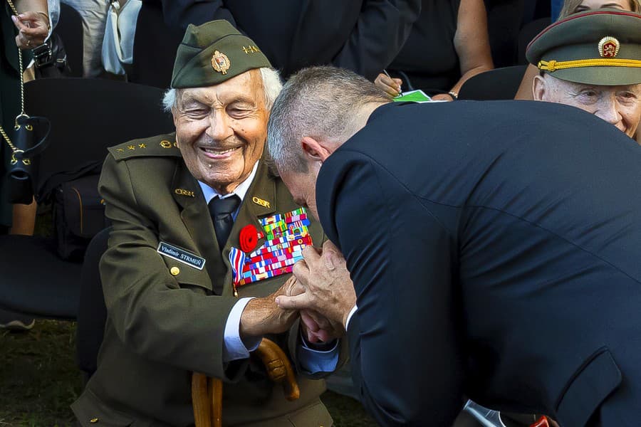 V čase, keď sa k nemu skláňal prezident Pellegrini, u neho vyčíňali zlodeji.