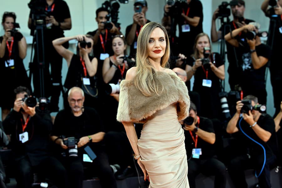 Hviezdou premiéry filmu o Marii Callas bola jednoznačne Angelina Jolie, ktorá sopranistku stvárnila.