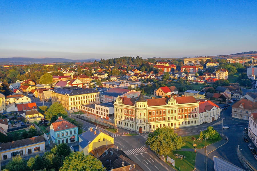 Dievča vraj v škole nebolo veľmi obľúbené a ostatných detí sa stránilo.