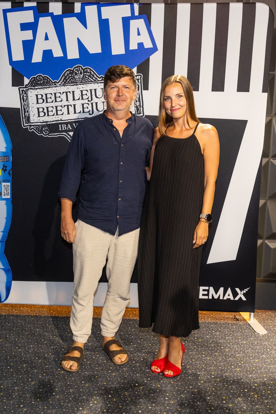 Premiéra filmu Beetlejuice Beetlejuice: Na snímke Andrej Bičan s partnerkou Miškou.
