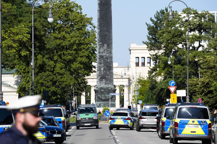 Polícia blokuje ulicu po