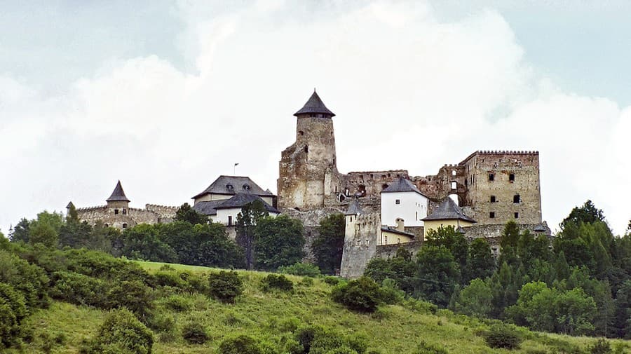 Hrad v Starej Ľubovni
je pýchou východného
Slovenska.