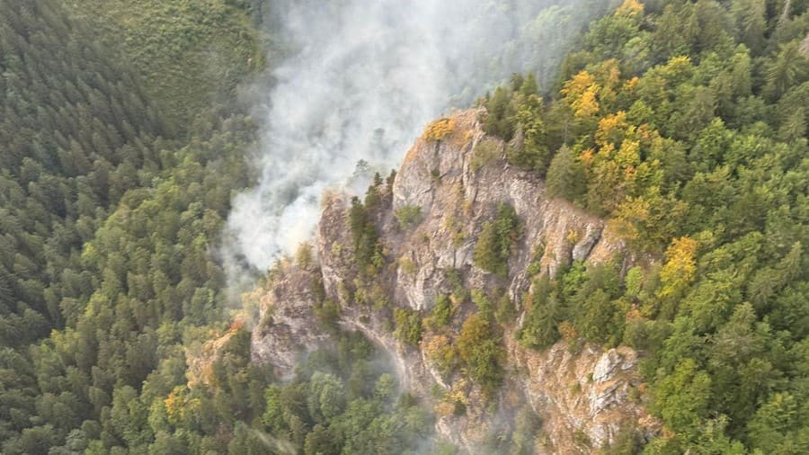 Hasiči od piatka zasahovali