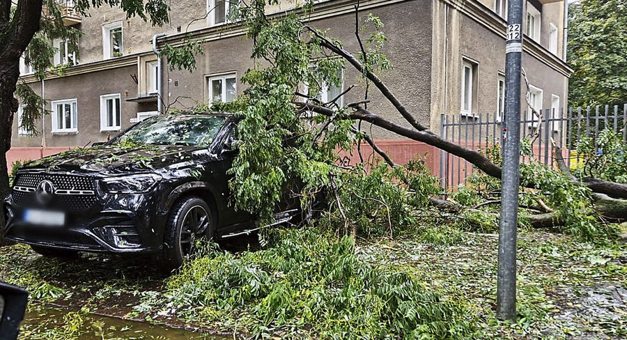 Bratislava. Na Račianskej spadol