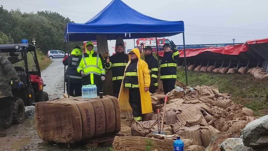 Hasiči v Radošovciach postavili