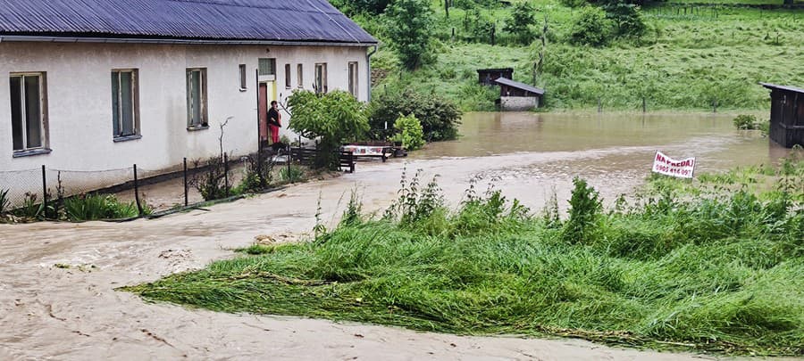 Vlani spôsobili povodne v