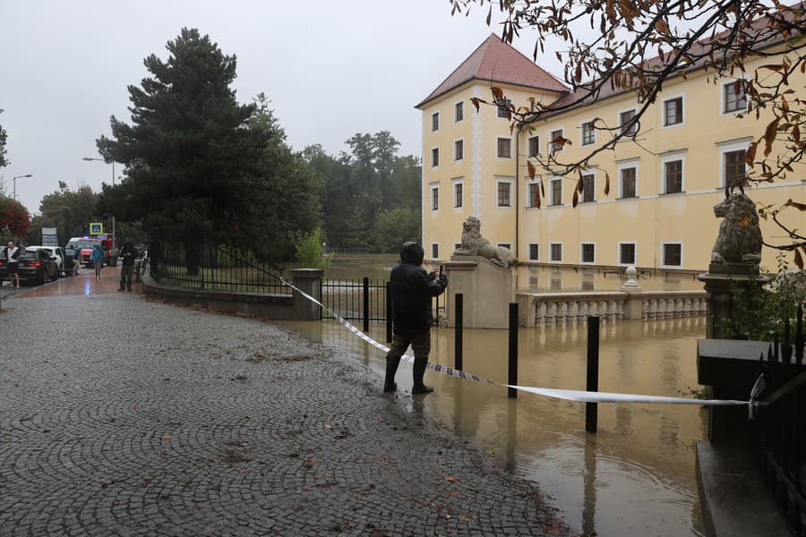 Lejak a silný vietor udreli na Slovensku v plnej sile