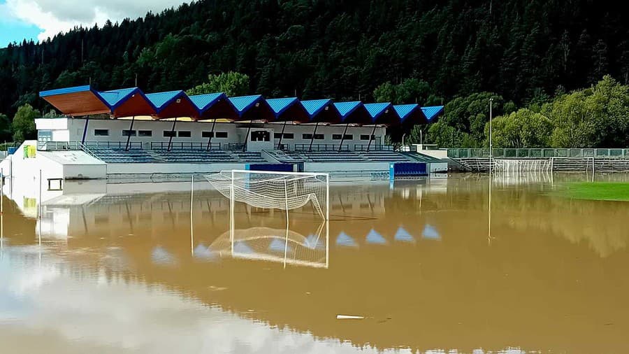 V Čadci zalialo futbaloví