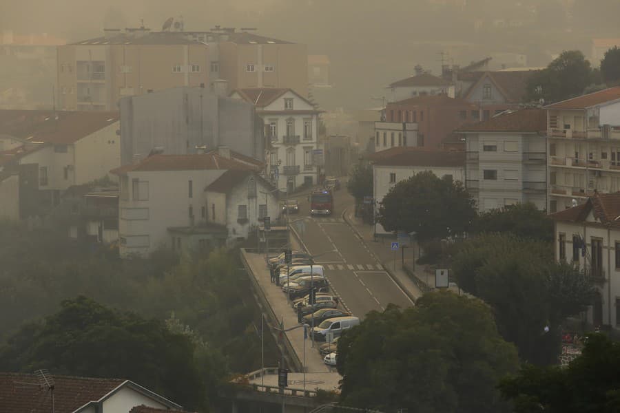 Rozsiahle požiare sužujú Portugalsko