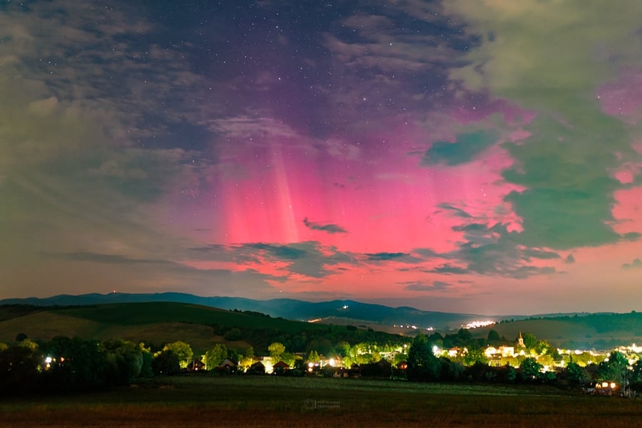 Polárna žiara nad obcou