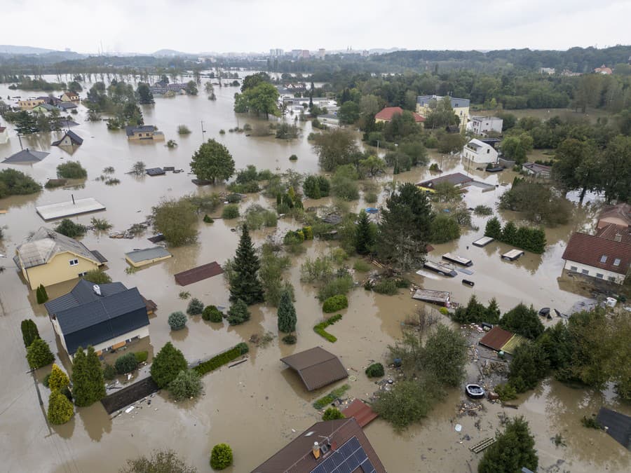 Na snímke zaplavená Ostrava.