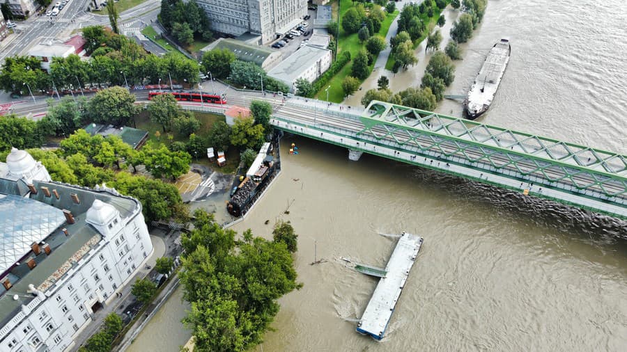 Zatopená promenáda pri nákupnom