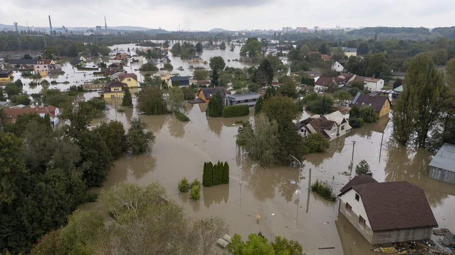 Na snímke zaplavená Ostrava.