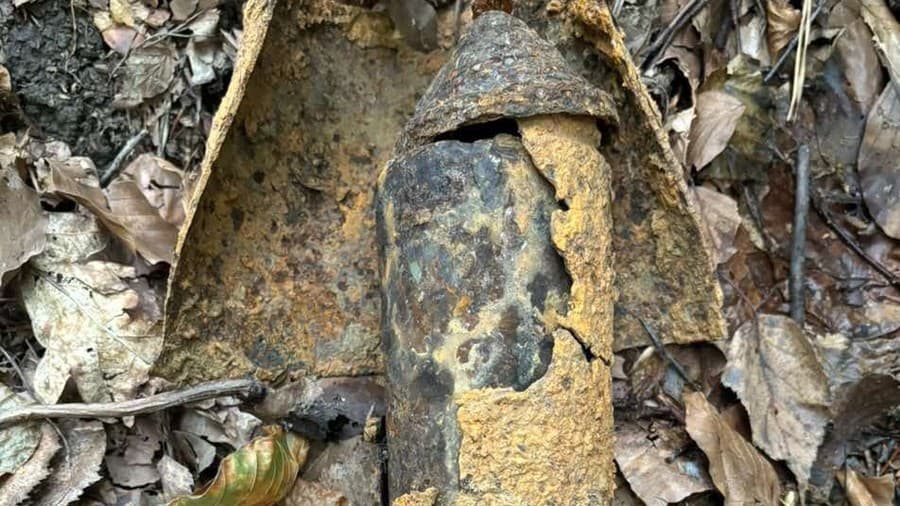 V obci Ňagov našli v lese leteckú bombu z druhej svetovej vojny