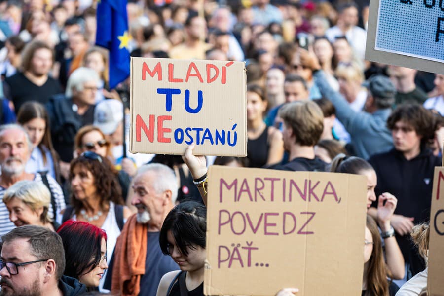 Protest proti ministerke Martine