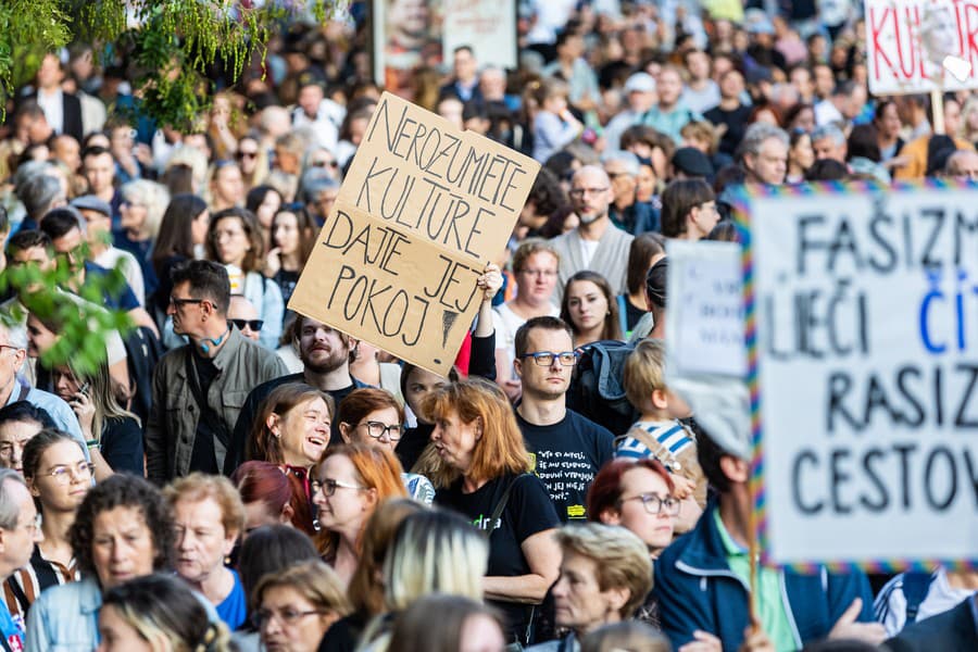 Protest proti ministerke Martine