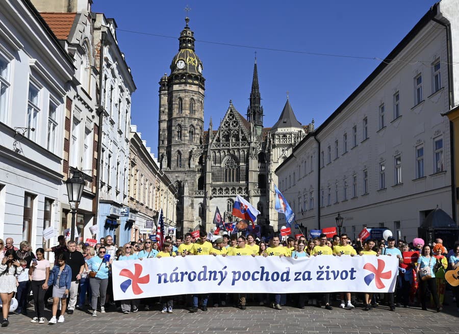 Účastníkov pochodu osobitne pozdravil