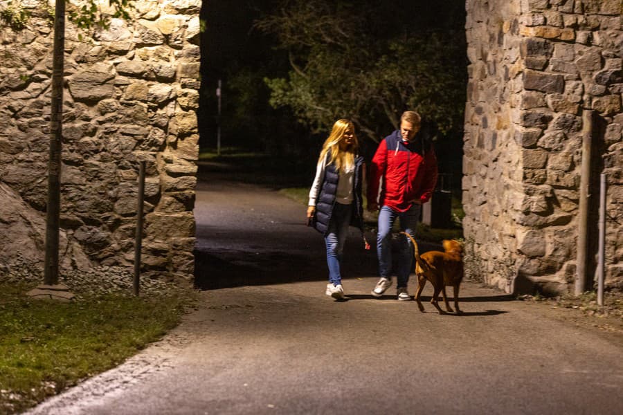 Nikodým s novou láskou si užívali romantickú prechádzku.
