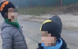 Zdenka musí po smrti manžela sama vychovávať 2 synov.