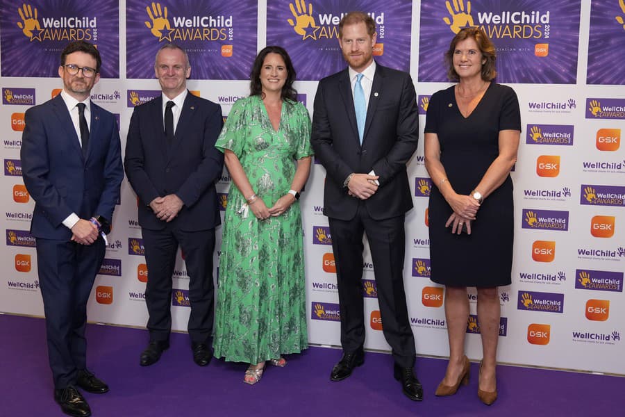 Princ Harry sa vrátil do Británie na slávnostné odovzdávanie cien WellChild v Londýne