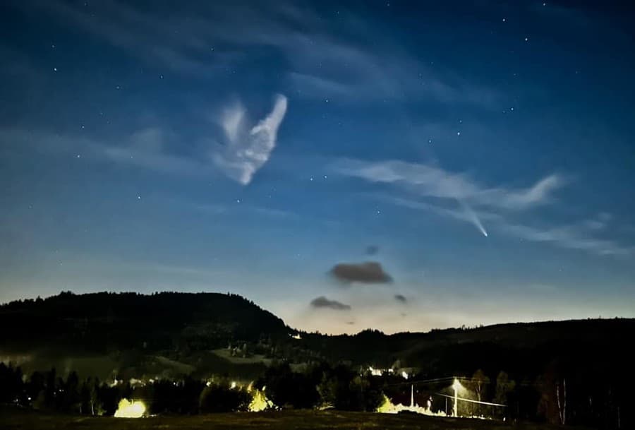 Slováci hojne fotia kométu.