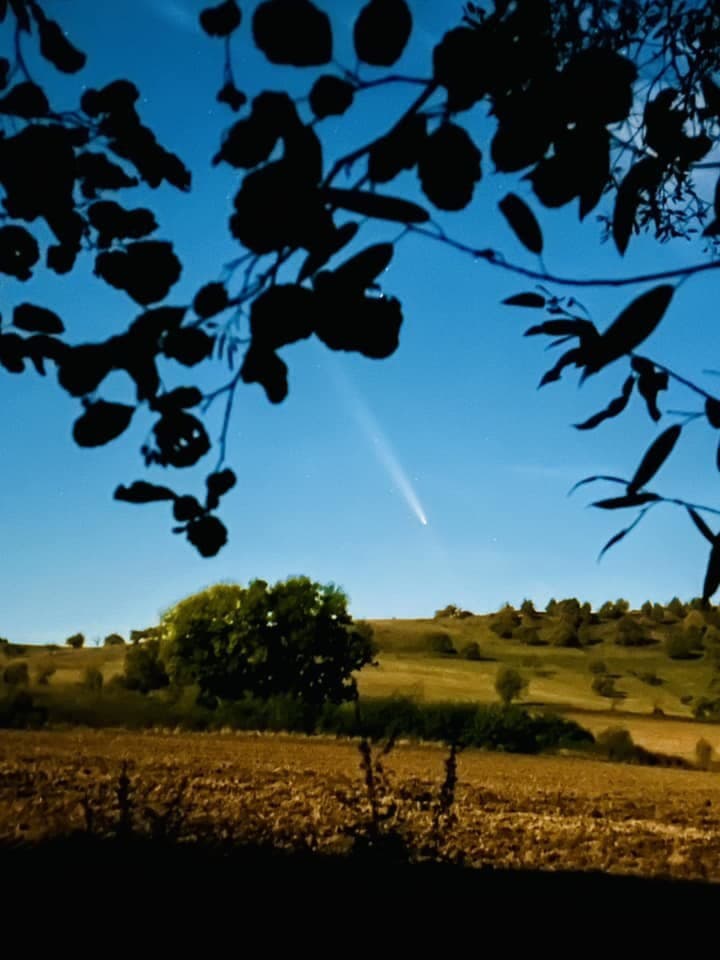 Slováci hojne fotia kométu.