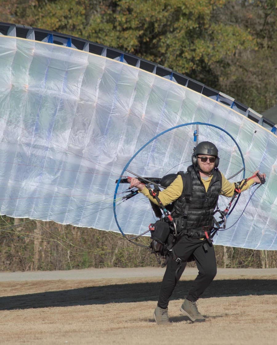 Paraglidista Alex nedá na