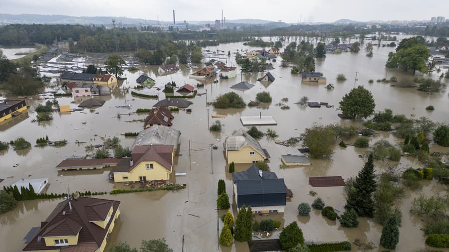 Na snímke zaplavená Ostrava.