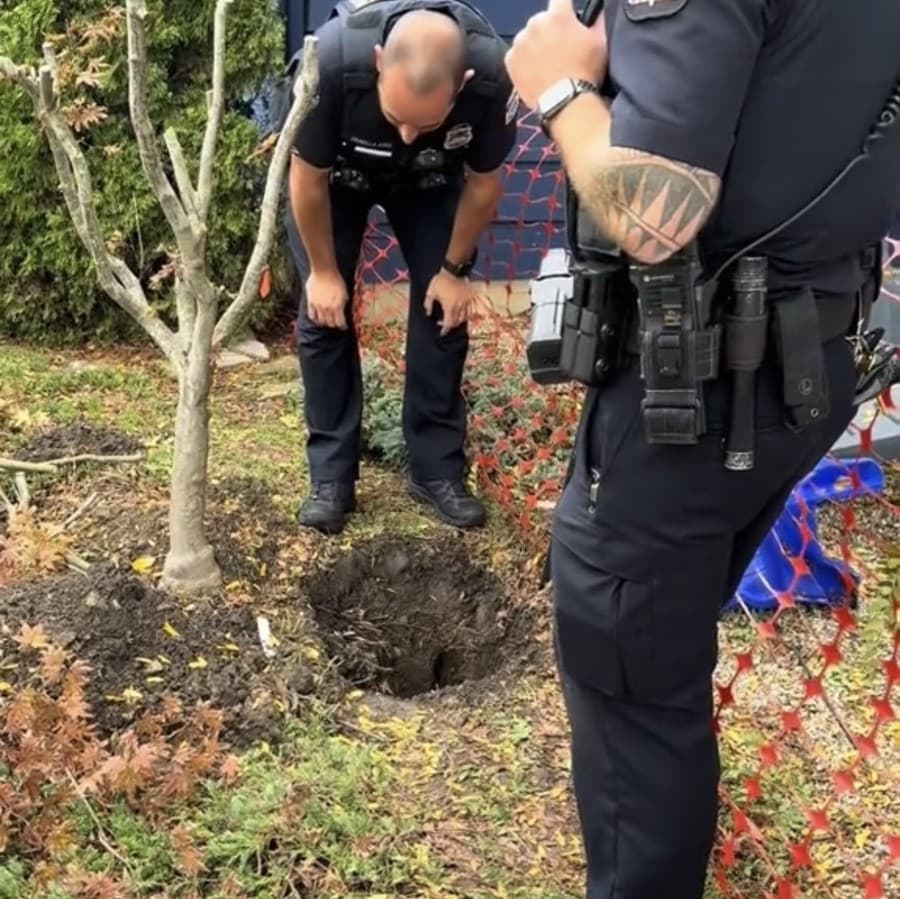 Polícia strávila v záhrade