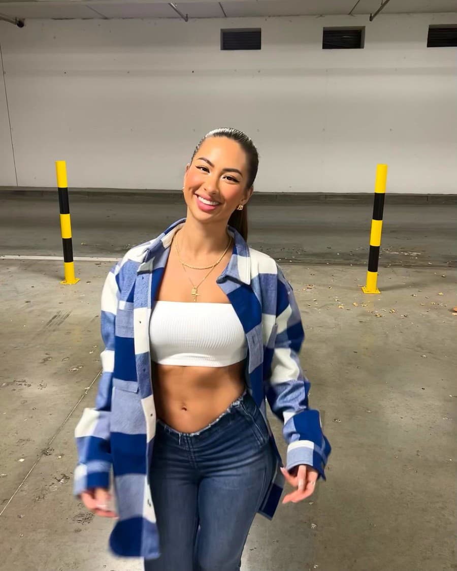 Speváčka a modelka Mishala Orth, známa z českej verzie reality show Love Island. 