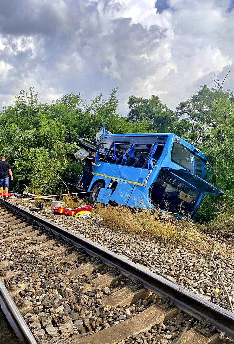 Z autobusu ostali len trosky. 