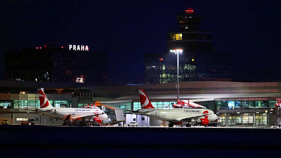 Stroj pristál na letisku v Prahe s hodinovým meškaním o 22.35 hod.