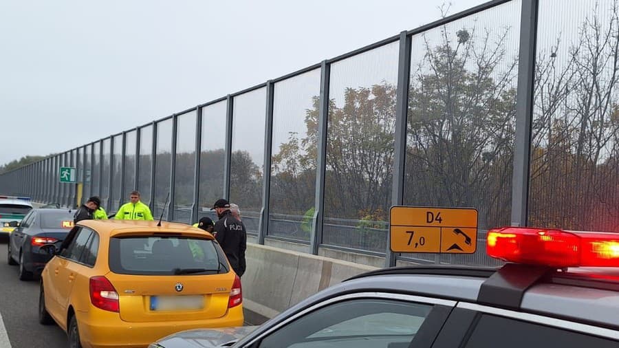 Policajné hliadky sa začali