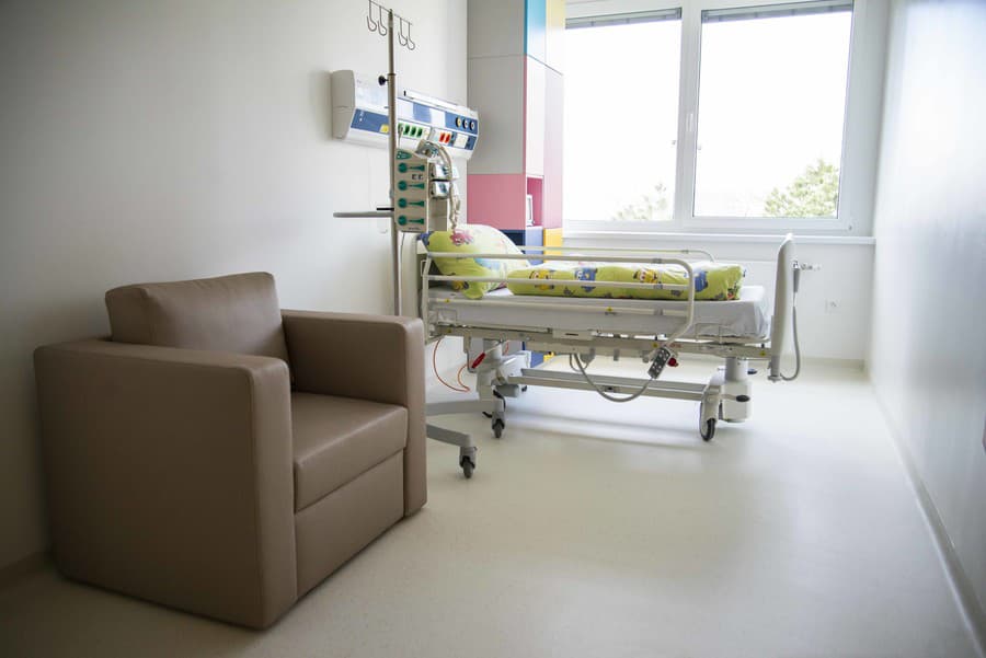 Priestory oddelenia na Klinike detskej hematológie a onkológie (KDHaO) počas jeho otvorenia v Národnom ústave detských chorôb (NÚDCH).
