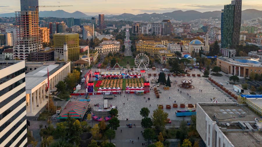 Hlavné mesto Albánska, Tirana.