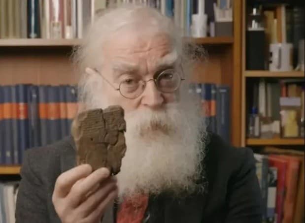 Dr. Irving Finkel, odborník