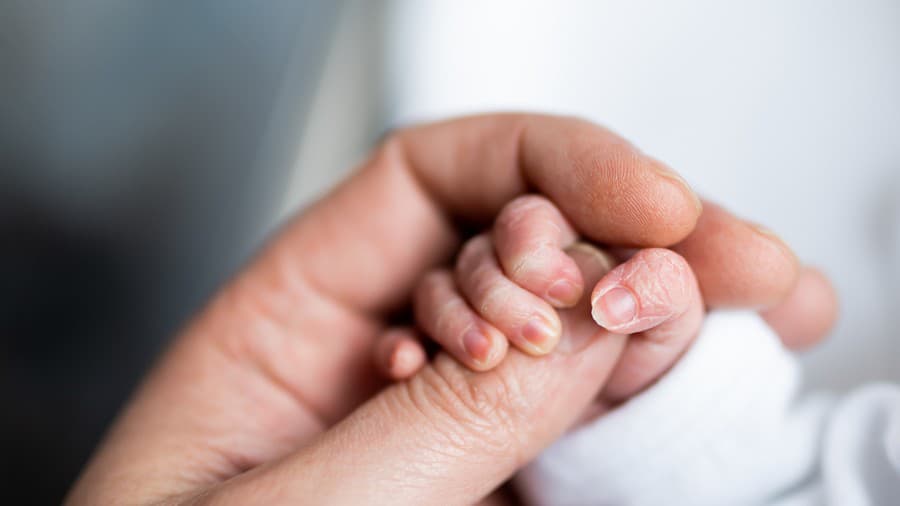 hand of newborn baby