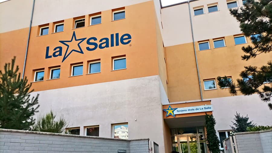 V Spojenej škole de La Salle majú ľudia zdravotné problémy.