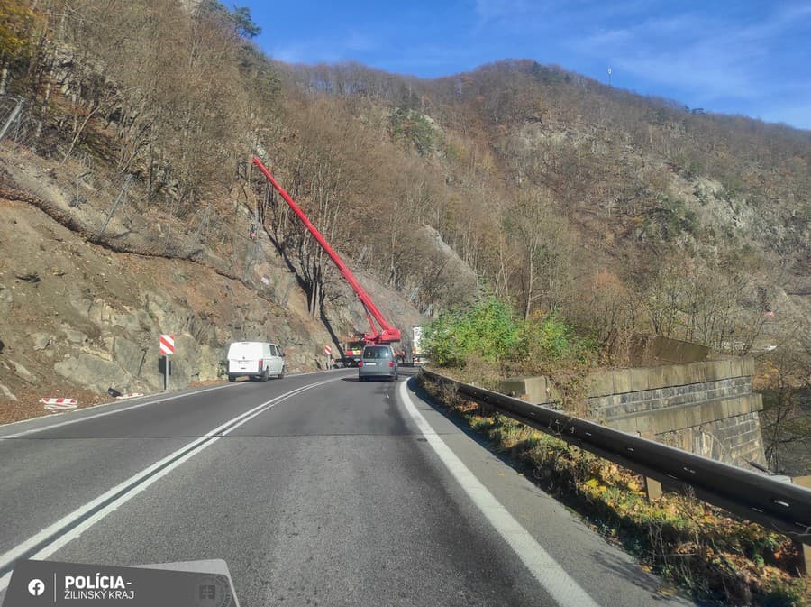 Pri Strečne sa tvoria rozsiahle kolóny.