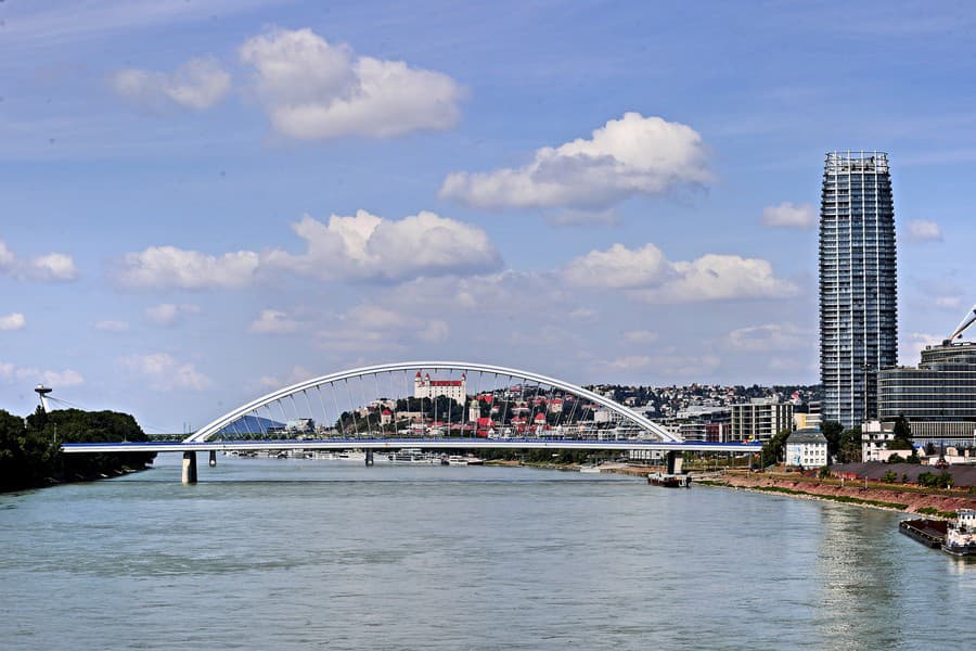 Bratislava. Predlohou prešovskému mostu bol ten v hlavnom meste.