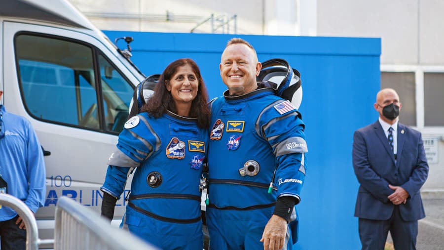 Predtým. Sunita Williams a